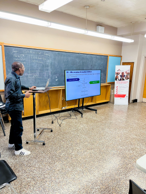 Lors de l'atelier de l'Auberge Francophone avec les jeunes noirs sous le thème : Identification des besoins émergents et planification